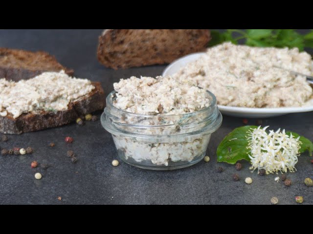 Две нежные намазки: куриная печень с творожным сыром и рыбная с лимонной ноткой