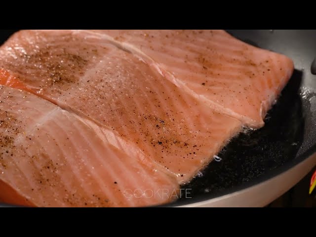 Лосось на пару с пюре из картофеля и цветной капусты