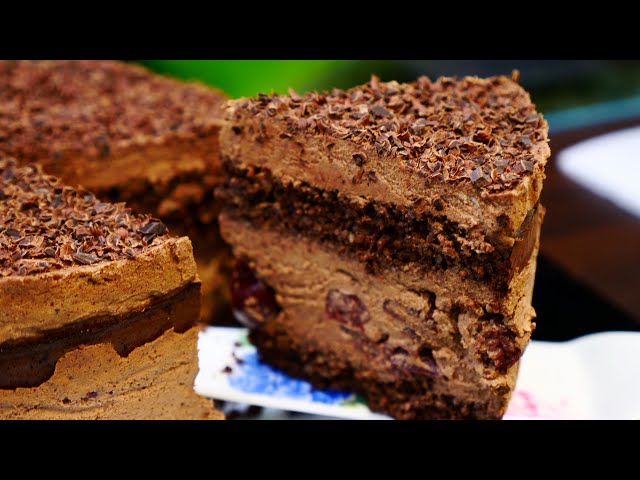 Нежный торт с вишней и миндальным коржом