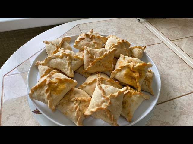 Слоёные пирожки с капустой и грибами