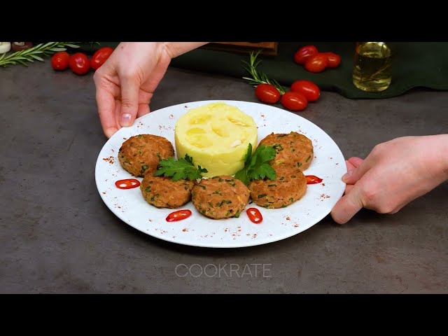 Картофельные котлеты с тунцом и йогуртовым соусом