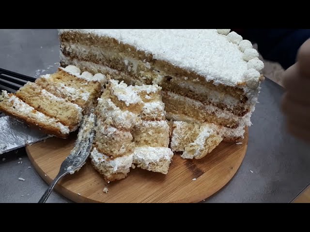 Нежный торт с творожным кремом и белым шоколадом