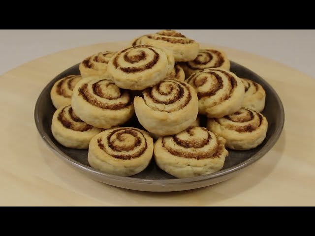 Постные слоеные рулетики с корицей