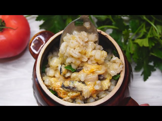 Перловая каша с грибами и сметаной