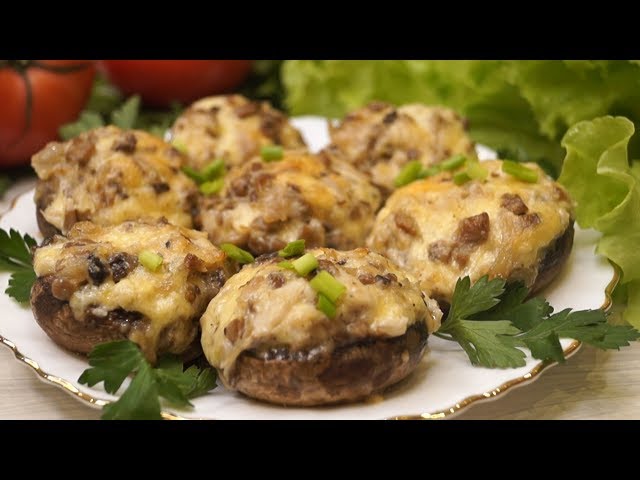 Аппетитные фаршированные шампиньоны с куриным филе и сыром