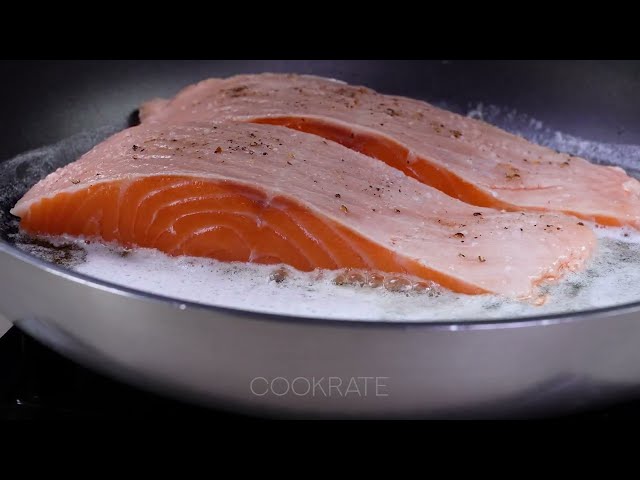 Нежный лосось со сливочным соусом и картофельным пюре