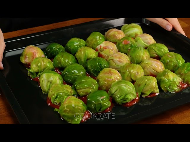 Капустные шарики с мясным фаршем и грибами в томатном соусе