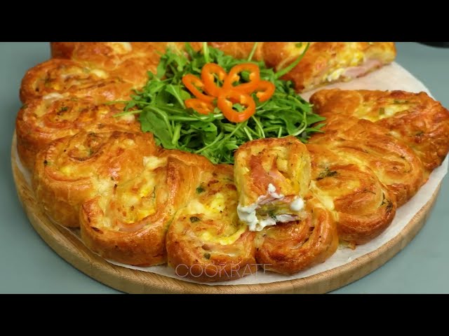 Слоеные пирожки с окороком, яйцами и сыром