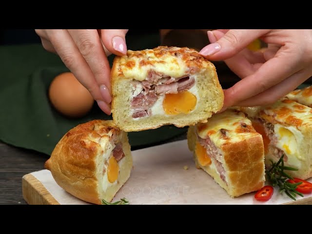 Запечённый батон с ветчиной и сырной начинкой
