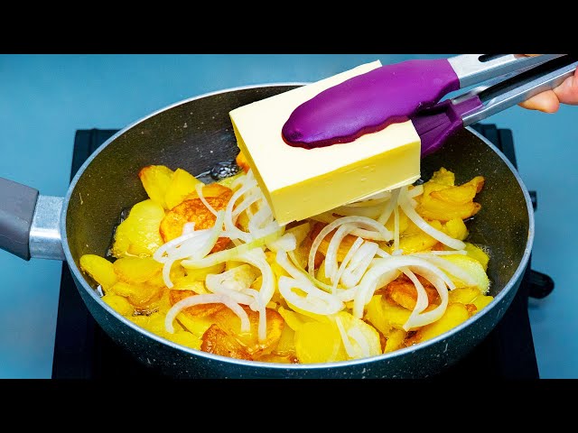 Картофельная запеканка с яйцами и пряностями на сковороде