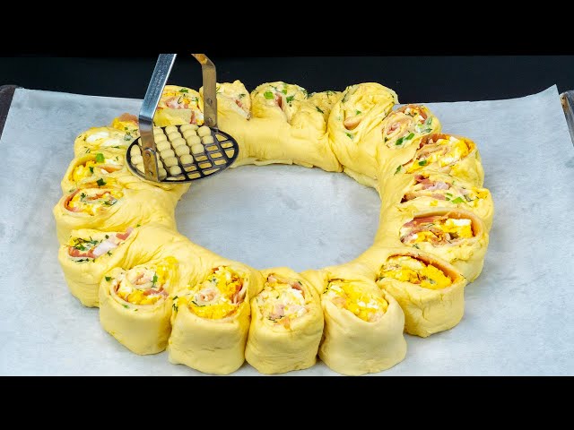 Слоёные пирожки с окороком, сыром и зеленью