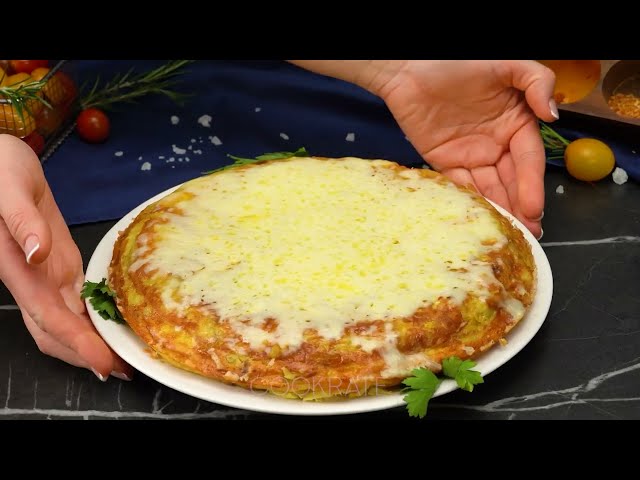 Картофельный омлет с сыром и сливочно-беконным соусом