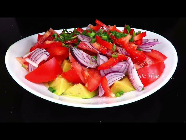 Вкусный и полезный салат с помидорами, авокадо и лаймом