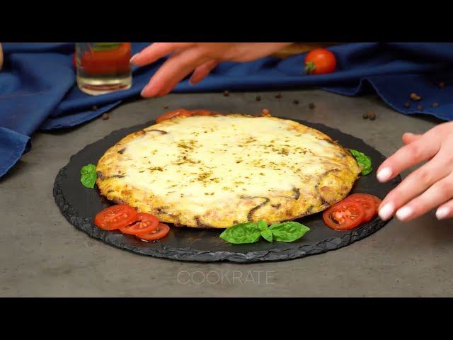 Пряная яичная запеканка с тунцом и моцареллой