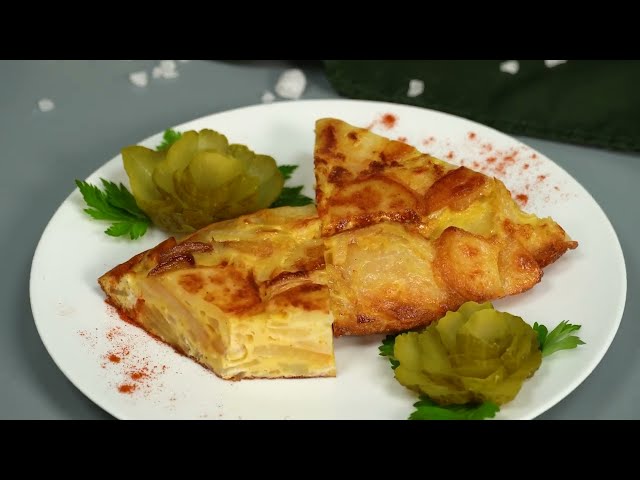Картофельная запеканка с чесночным соусом
