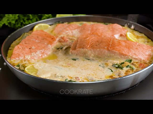 Лосось с грибами, шпинатом и сливочным пюре