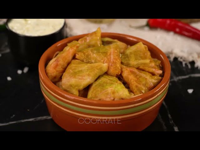 Пикантные голубцы с ароматным соусом
