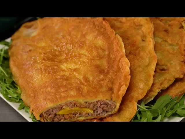 Беляши из капустного теста с мясной начинкой