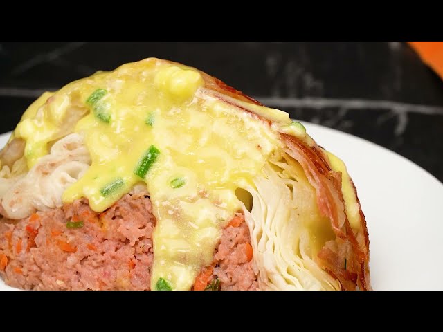 Фаршированная капуста с мясом, овощами и беконом