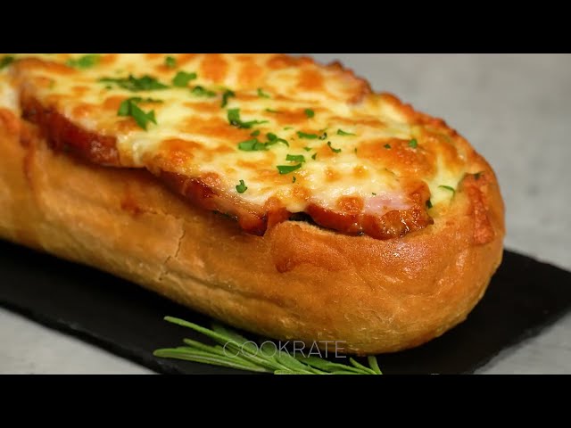 Фаршированный хлеб с беконом и моцареллой