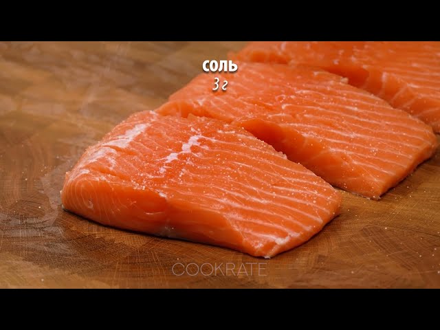 Лосось на сковороде с грибным соусом и картофельным пюре