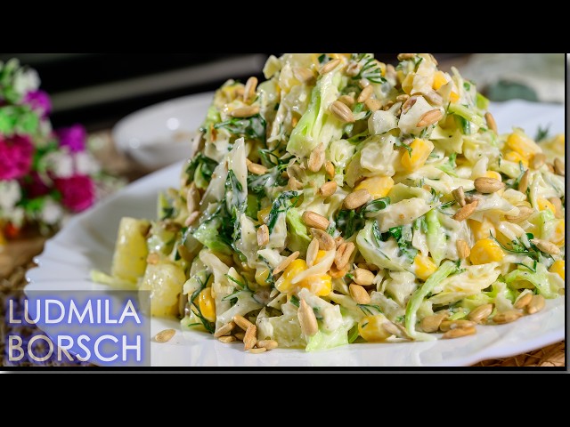 Салат с капустой, ананасом и сыром