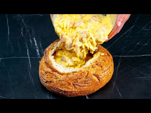 Запечённый хлеб с куриной начинкой и сыром