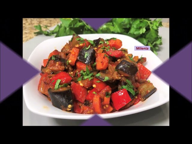 Баклажаны с овощами в томатном соусе