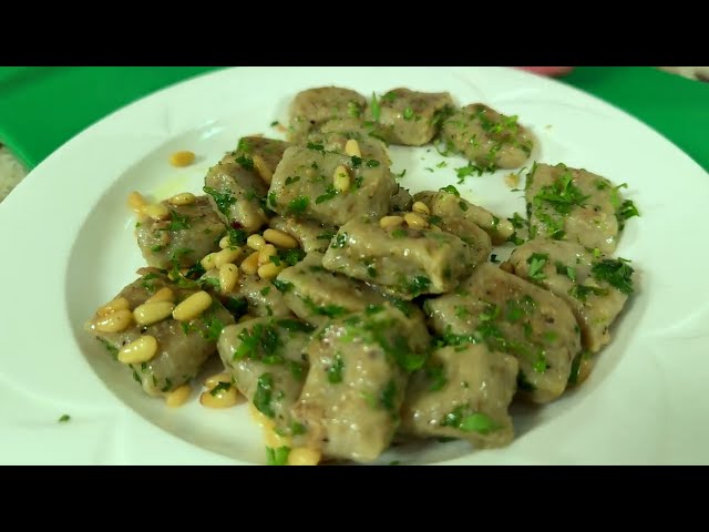 Хрустящие баклажаны с орехово-травяным соусом