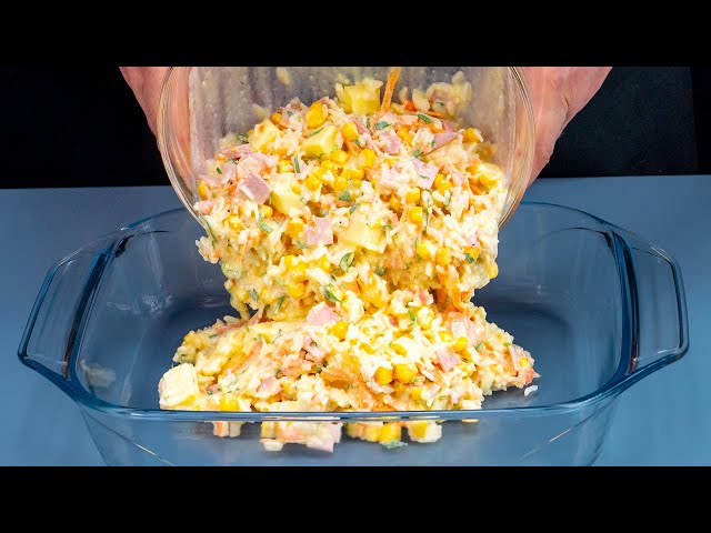 Сытный салат с ветчиной, рисом и сырным соусом