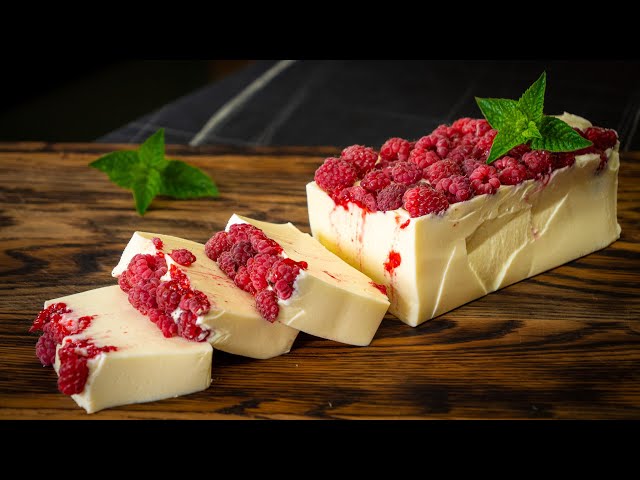 Молочный десерт с йогуртом и свежей малиной
