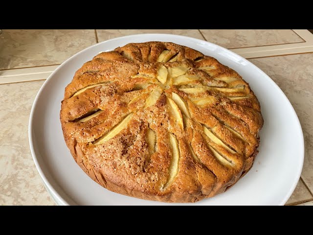 Яблочным пирог с сахарной корочкой