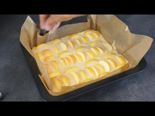 Шарлотка на кефире с карамельной корочкой