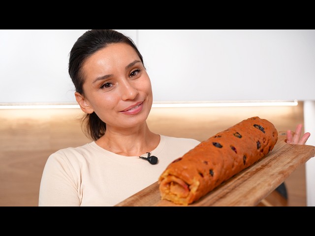 Медовый рулет с яблоками и ягодами