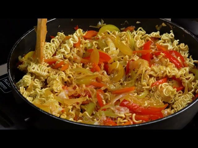 Овощная лапша с курицей в азиатском стиле