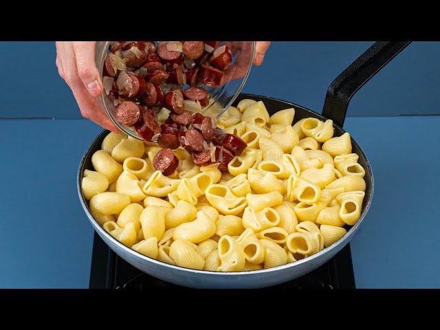 Паста с капустой и колбасками кабанос