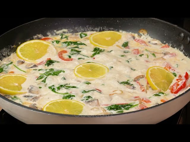 Ароматный лосось на сковороде со сливочным соусом и рисом