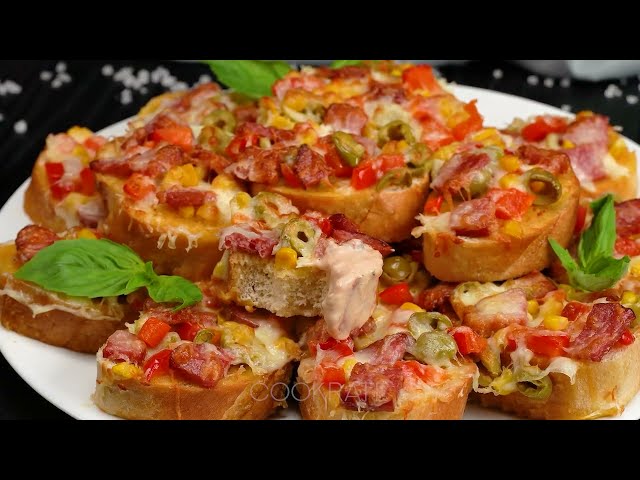 Горячие бутерброды с колбасой, овощами и моцареллой