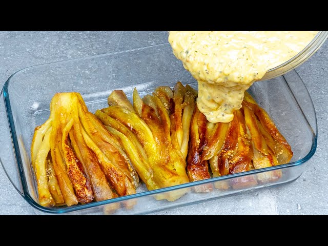 Запечённые баклажаны с яйцом, сметаной и моцареллой
