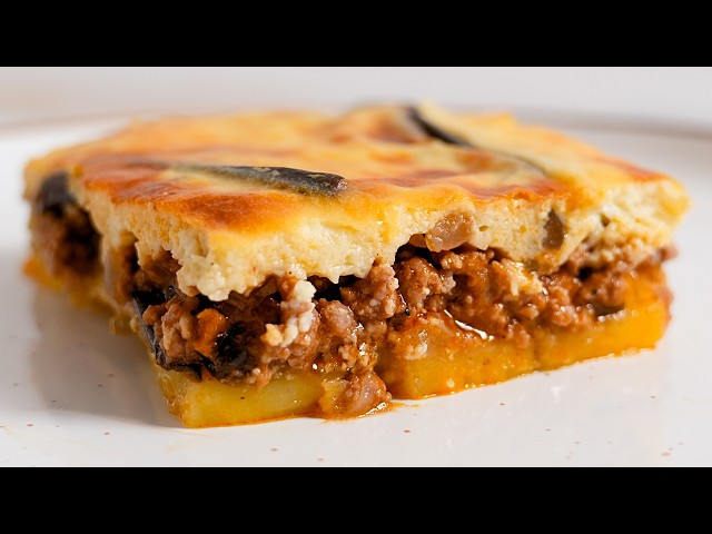 Овощная запеканка с мясом и соусом бешамель