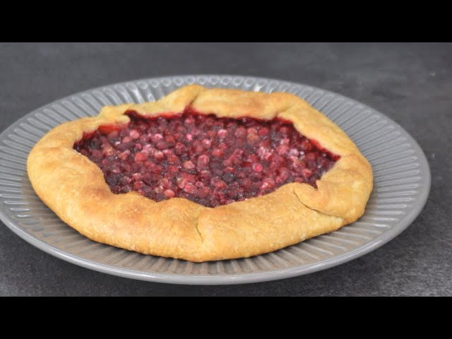 Открытый пирог с ягодами