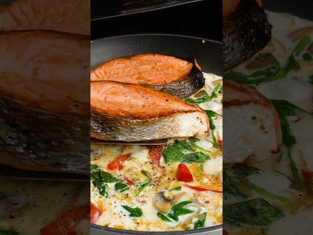 Рис с лососем, грибами, шпинатом и сливочным соусом