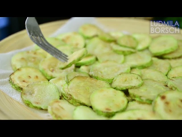 Закуска из кабачков с чесночным соусом и орехами