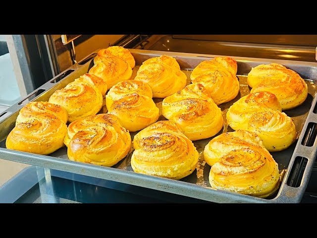 Сдобные булочки с масляной начинкой Сдобные булочки с масляной начинкой