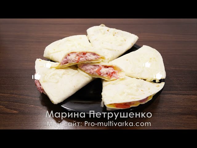 Быстрые пирожки с колбасой и сыром
