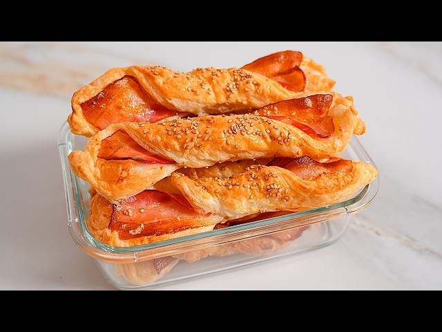 Слойки с беконом и кунжутом