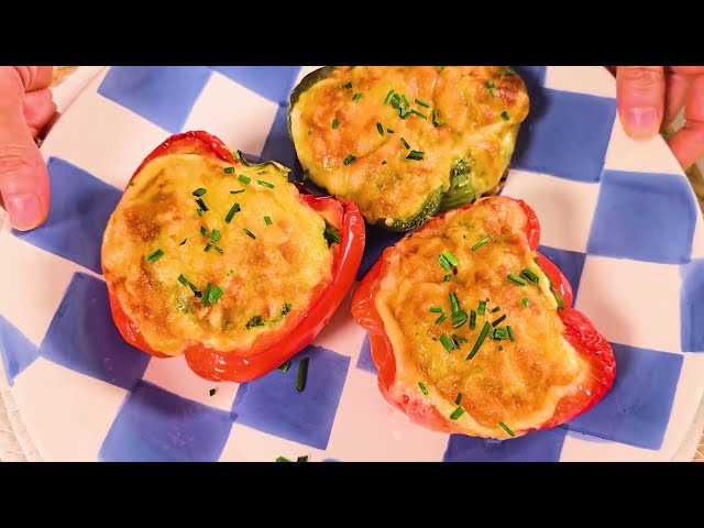 Перец с яйцами и сыром на завтрак